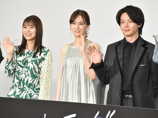 映画『ファーストラヴ』初日舞台あいさつに登壇した(左から)芳根京子、北川景子、中村倫也 (C)ORICON NewS inc.