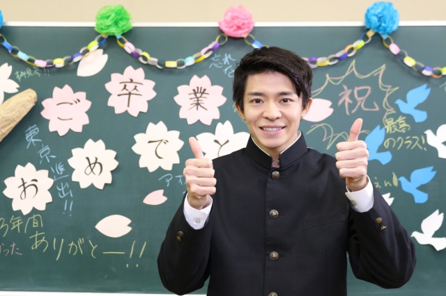キンプリ岸優太、学ラン姿で“卒アル”の悩みを解決(C)日本テレビ
