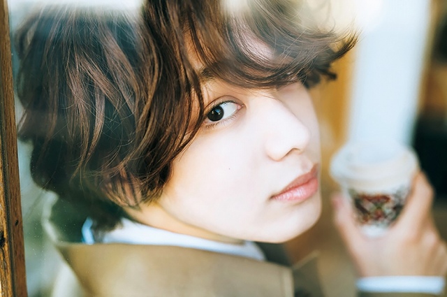 収録カット(1)至近距離からの甘いフェイスと視線に釘付け=宮世琉弥『RB17 りゅうびセブンティーン』より (C)SDP