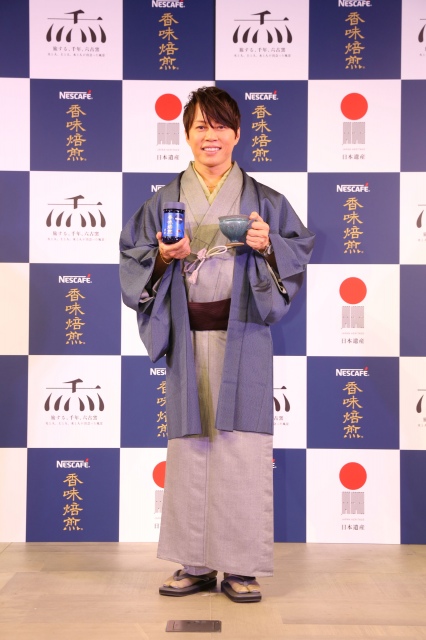 『ネスカフェ 香味焙煎 文通陶磁器~職人があなたを象る珈琲マグ~』のオンライン発表会に和装姿で登場した西川貴教
