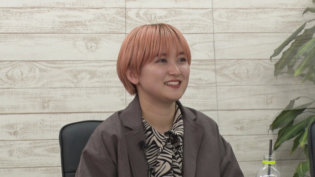 『突然ですが占ってもいいですか?』に出演したラランド・サーヤ(C)フジテレビ