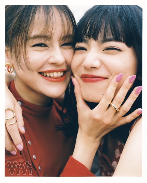 『ViVi』4月号に登場するemma&小松菜奈