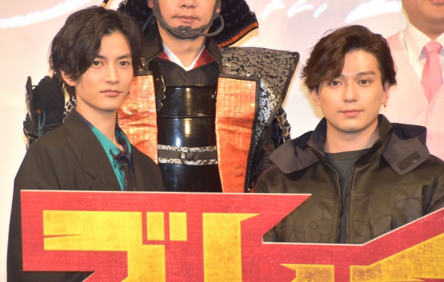 信長・松山ケンイチの迫力に「すっごい怖かった」と振り返った(左から)渡邊圭祐、新田真剣佑 (C)ORICON NewS inc.
