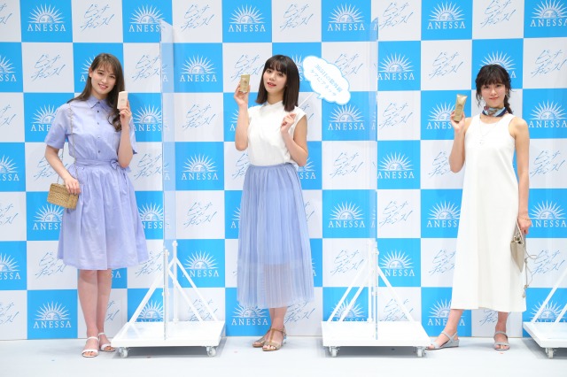 資生堂『アネッサ 新ミューズ就任発表会』に参加した(左から)トラウデン直美、池田エライザ、水川あさみ