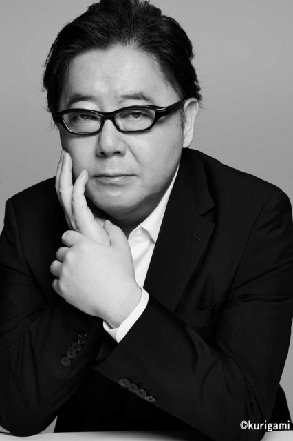 秋元康氏が企画・プロデュース、『イチモニ!』内ショートドラマ「あなたの写真にはドラマがある。イチモニ劇場」2月22日~26日に放送 (C)HTB