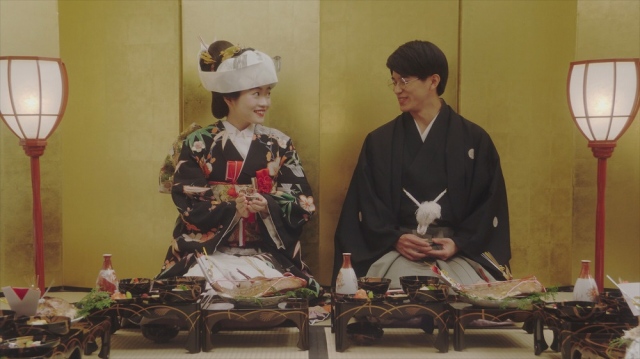 連続テレビ小説『おちょやん』第55回より。祝言をあげたみつえ(東野絢香)と福助(井上拓哉)(C)NHK
