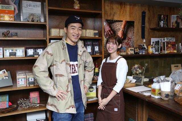 『まわりくどい二人のまわりくどい気持ちの伝え方は大胆でむしろまわりくどい』で共演する(左から)後藤淳平、白石聖(C)「半径1メートルの君~上を向いて歩こう~」製作委員会