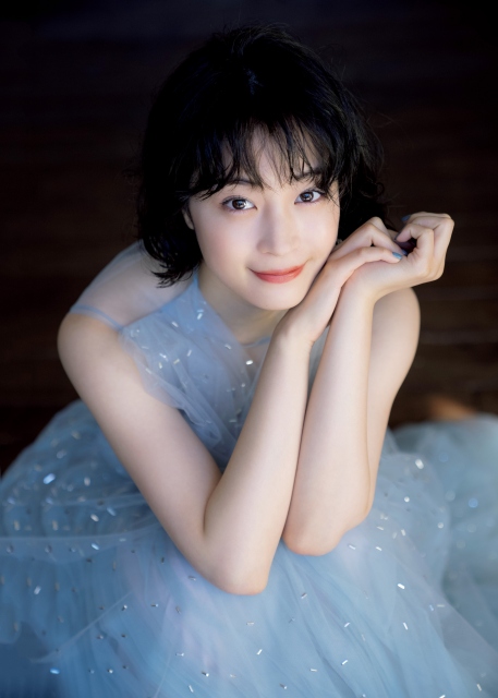 『アップトゥボ ーイ Vol. 300』広瀬すず 誌面カット(撮影:中村和孝)