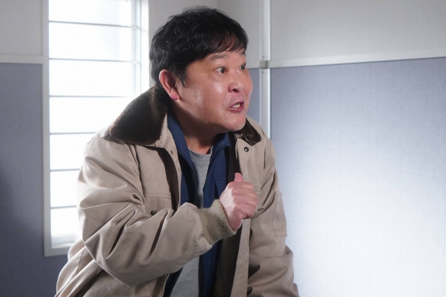 『監察医 朝顔』第16話に出演するダチョウ倶楽部の上島竜兵 (C)フジテレビ
