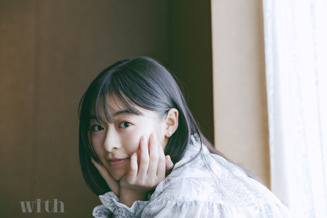 『with』4月号に登場する森七菜(C)講談社