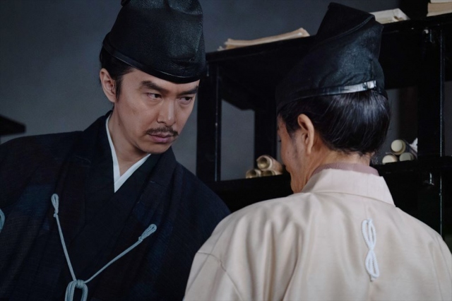 大河ドラマ『麒麟がくる』総集編(2月23日放送)第3回「新幕府編」より。明智光秀(長谷川博己)が目指す“平和な世”を阻む旧勢力たち(C)NHK
