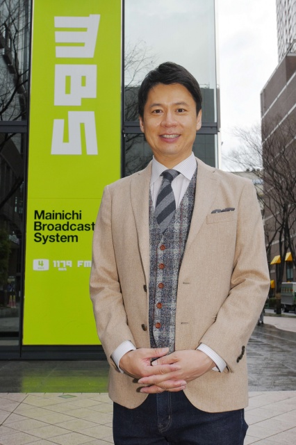 関西エリアでの放送スタートに父の形見のネクタイつけて挑むと明かした石井亮次アナウンサー(C)MBS