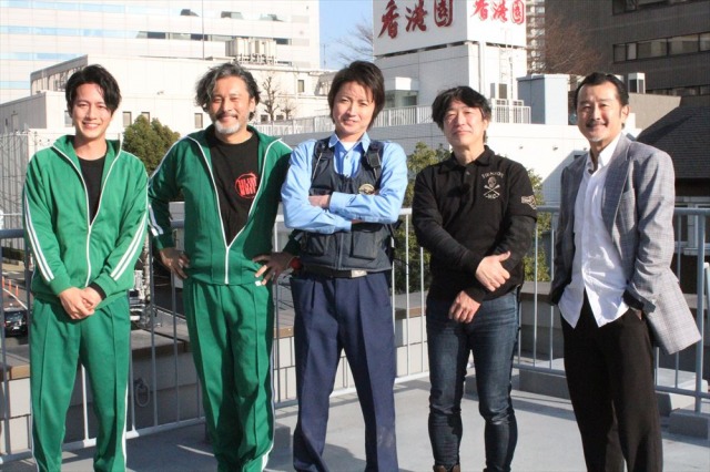 『藤原竜也の番組 フジタツ猪突猛進撃!!』最終回(3月22日放送)のゲストと(左から)溝端淳平、横田栄司、藤原竜也、羽住英一郎監督、吉田鋼太郎(C)WOWOW
