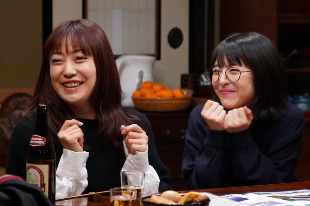『ウチの娘は、彼氏が出来ない!!』最終話に出演する菅野美穂、浜辺美波 (C)日本テレビ