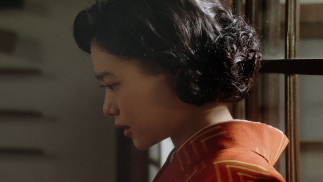 ある人が家にいることに驚く千代(杉咲花)=連続テレビ小説『おちょやん』第15週・第73回より (C)NHK