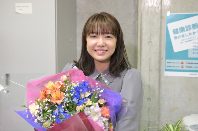 火曜ドラマ『オー!マイ・ボス!恋は別冊で』クランクアップを迎えた上白石萌音 (C)TBS