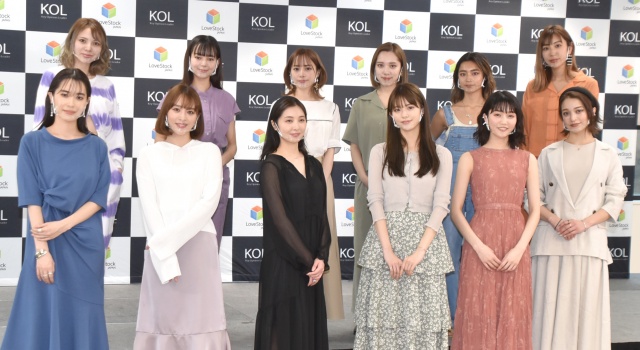 プラチナムプロダクション所属12人が美の共演(前列左から)林みなほ、神部美咲、大石絵理、鈴木ゆうか、松川菜々花、日向カリーナ、(後列左から)蘭、世良マリカ、奥仲麻琴、都丸紗也華、茜子、古賀あかね (C)ORICON NewS inc.