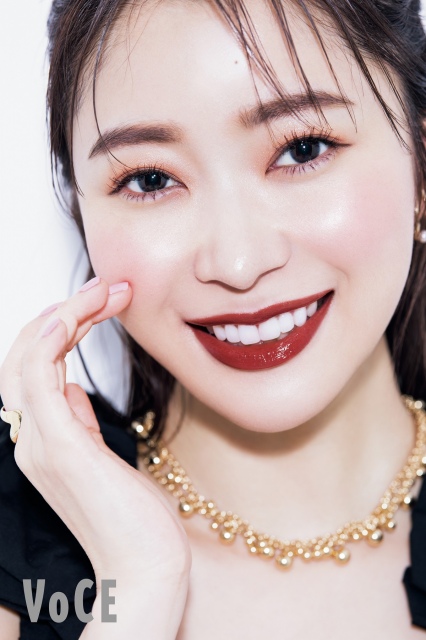 『VOCE』5月号に登場する指原莉乃