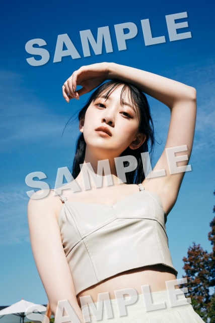 堀未央奈 1st フォトブック『いつのまにか』通常版・限定ポストカード「SHIBUYA TSUTAYA 店頭/オンライン」