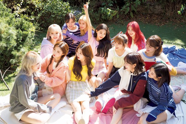 『IZ*ONE SPECIAL SURPR*IZ PHOTO BOX』(小学館)