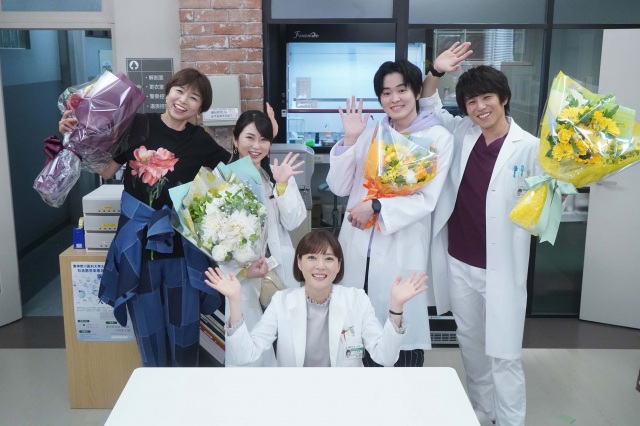 “月9”ドラマ『監察医 朝顔』志田未来、中尾明慶、望月歩、山口智子がクランクアップ(C)フジテレビ