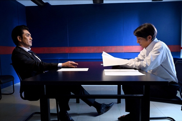 『天国と地獄~サイコな2人~』最終回より(左から)北村一輝、高橋一生 (C)TBS