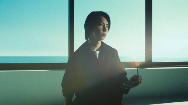 新サングラスブランド『JINS&SUN』のWEB CMに出演する山下智久