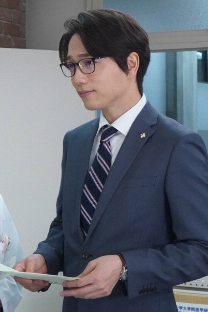 山崎育三郎、月9にクロスオーバー出演 『監察医 朝顔』最終話に登場(C)フジテレビ