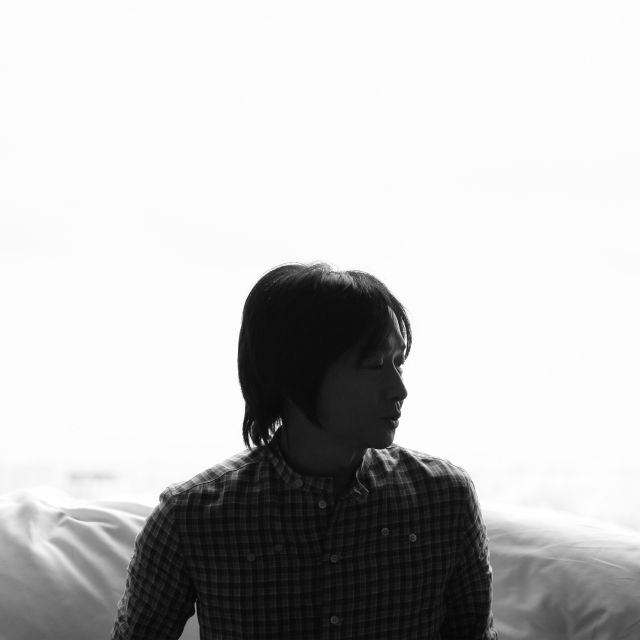 『珈琲いかがでしょう』のオープニングテーマ曲を担当する小沢健二(C)新津保建秀