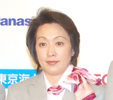 古賀稔彦さんを追悼した橋本聖子会長(中央)