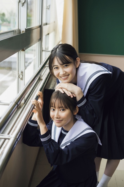 『FLASHスペシャル』グラビアBEST2021年春号に登場する乃木坂46・松尾美佑&黒見明香(C)YOROKOBI、光文社