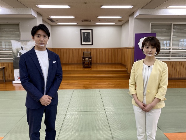 『村上信五∞情熱の鼓動』に出演する村上信五(関ジャニ∞)、宮司愛海アナ (C)フジテレビ