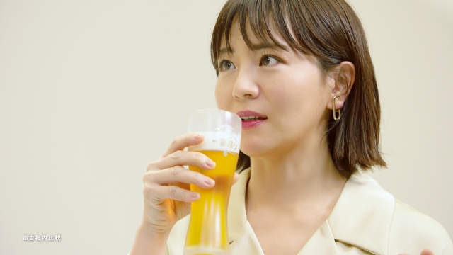 CMにて堤真一と語り合う大橋未歩