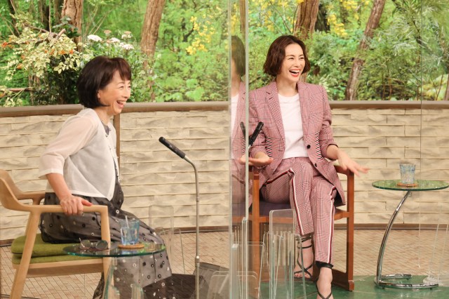 阿川佐和子のトーク番組『サワコの朝』最終回(3月27日放送)ゲストは米倉涼子(右)(C)MBS