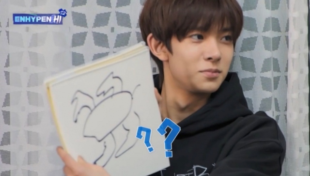 「お絵描きクイズ」で“画力”を披露したヒスン(C)AbemaTV,Inc.
