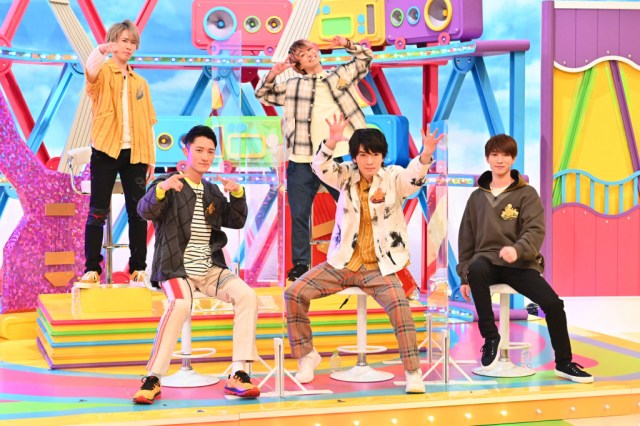 4月13日放送『オトラクション』に出演するSnow Man (C)TBS
