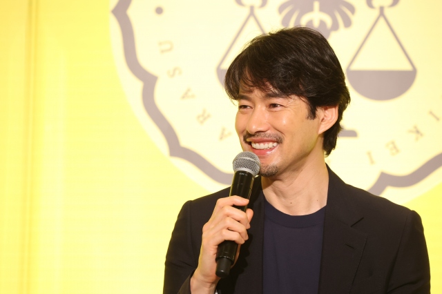 フジテレビ系月9ドラマ『イチケイのカラス』リモート記者発表会に出席した竹野内豊 (C)フジテレビ