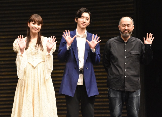 どちらが天然?印象を語り合った(左から)茅島みずき、道枝駿佑、森新太郎氏 (C)ORICON NewS inc.