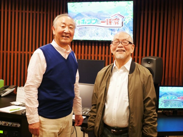 『ポツンと一軒家』ナレーター、キートン山田(左)から緒方賢一(右)へバトンタッチ (C)ABCテレビ