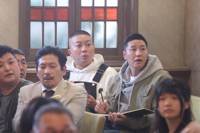 チョコレートプラネットが月9ドラマ『イチケイのカラス』に出演(C)フジテレビ