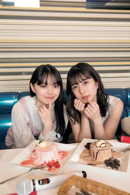 『週刊少年サンデー』18号の表紙を飾った(左から)上國料萌衣、井上玲音