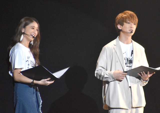 『超十代-ULTRA TEENS FES- 2021 PREMIUM』にMCとして登場した(左から)みちょぱ、大倉士門(C)ORICON NewS inc.