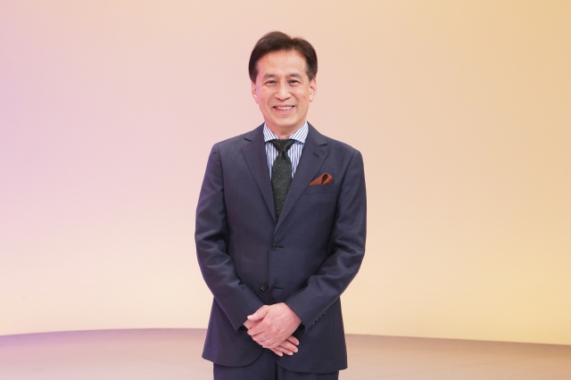 お金にまつわる失敗談を明かした村尾信尚 (C)テレビ東京