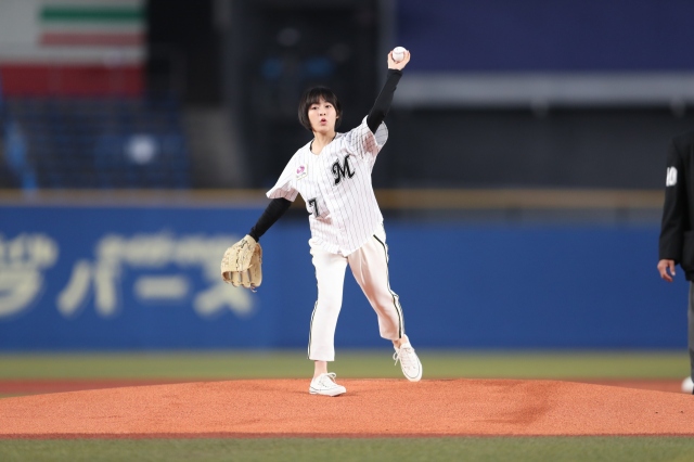 ロッテ本拠地開幕戦の始球式に登場した森七菜 写真提供千葉ロッテマリーンズ