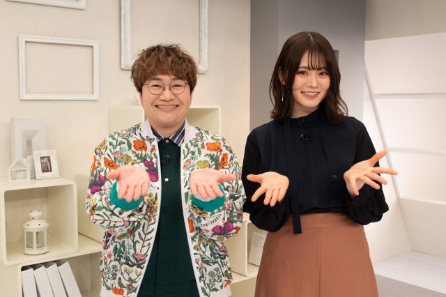 テレビ朝日の新番組『通販だけ生活』にMCとして出演する(左から)近藤春菜、山崎怜奈 (C)テレビ朝日