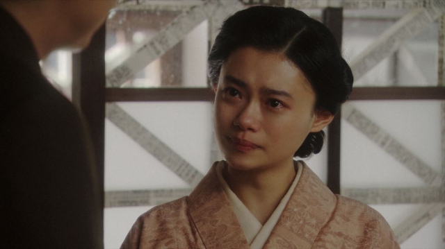 一平と話しをする千代(杉咲花)=連続テレビ小説『おちょやん』第17週・第84回より (C)NHK