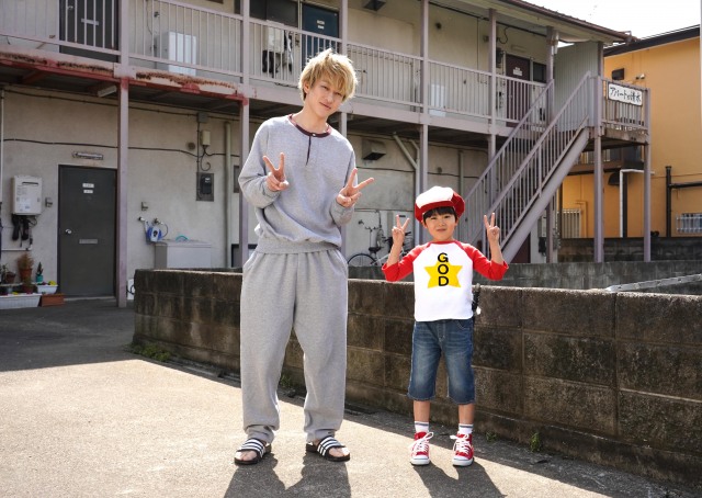 『コタローは1人暮らし』をクランクインした横山裕(関ジャニ∞)、川原瑛都 (C)テレビ朝日
