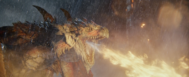 『映画モンスターハンター』(公開中)絶望的なほどのスピードとパワーで襲い来る、火竜の雄・リオレウス (C) Constantin Film Verleih GmbH