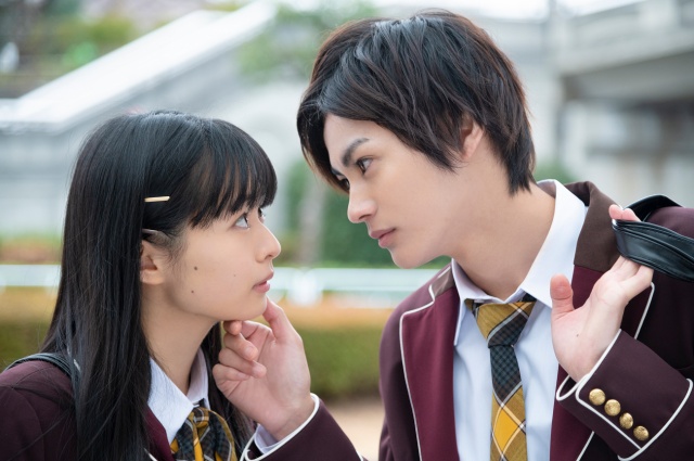 ABEMA4月新ドラマ『ブラックシンデレラ』に出演する(左から)莉子、神尾楓珠(C)AbemaTV,Inc.