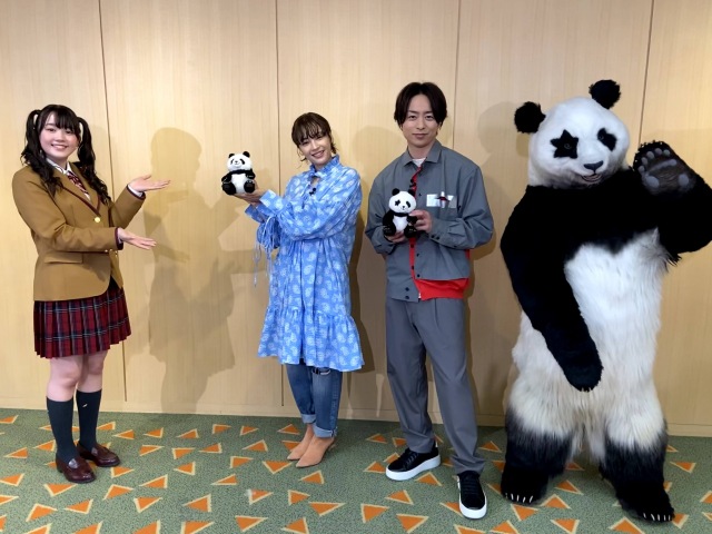 『ZIP!』の英語コーナー『星星のベラベラENGLISH』に広瀬すずと櫻井翔が登場 (C)日本テレビ